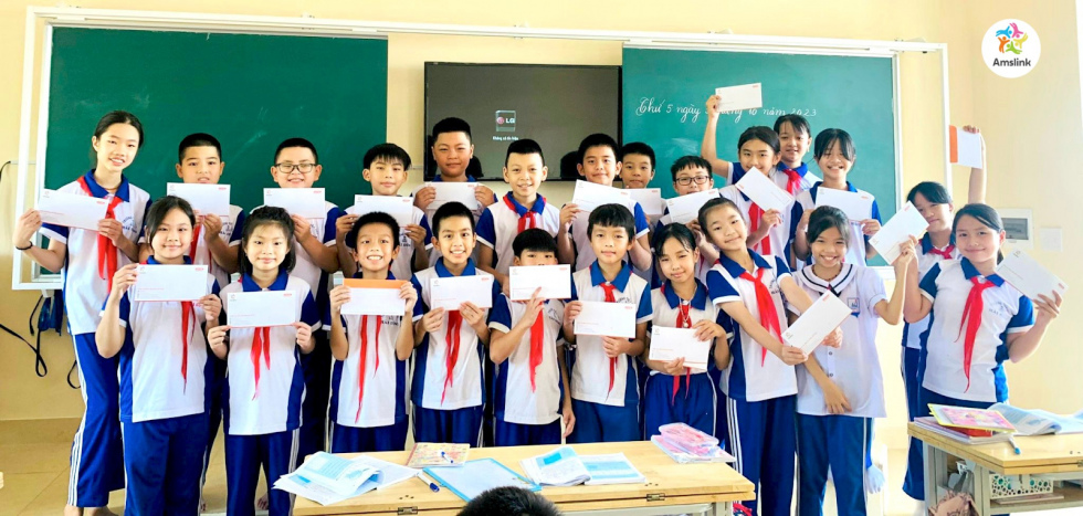 Amslink Quảng bình trao tặng nhiều suất học bổng tại trường TH Hải Đình